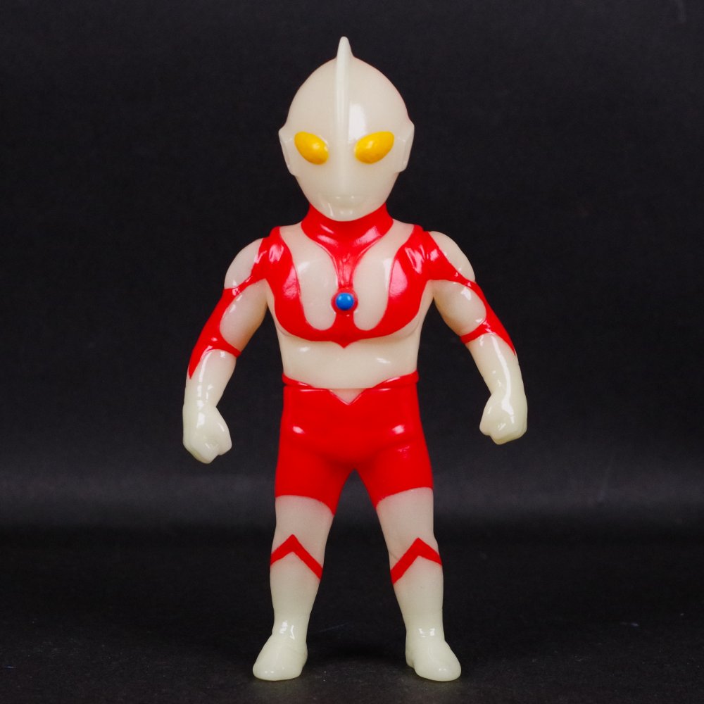 3月30日(土)より販売開始】【MAXTOY】ウルトラマン(蓄光 